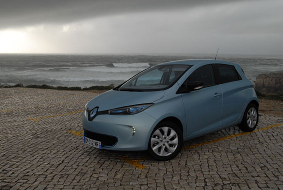 Renault-Zoe-seaside_web.jpg