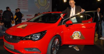 Opel-Astra-COTY-2016-med-SW.jpg