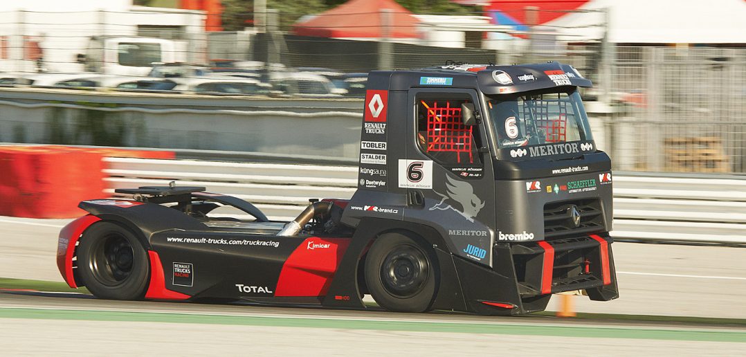 Renault-racetruck-2013e_web-1.jpg